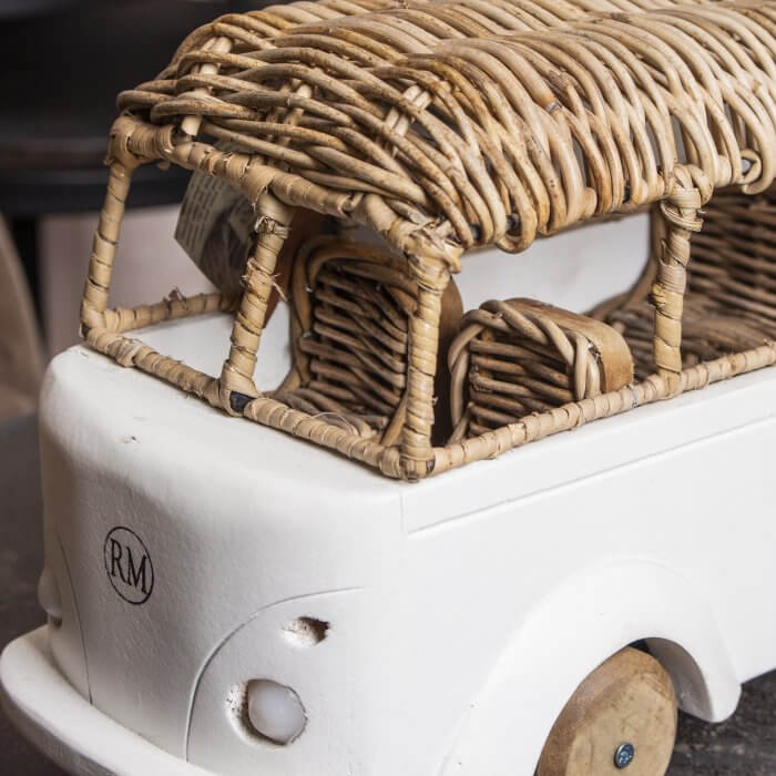 RM Rustic Rattan Campervan – Bild 2